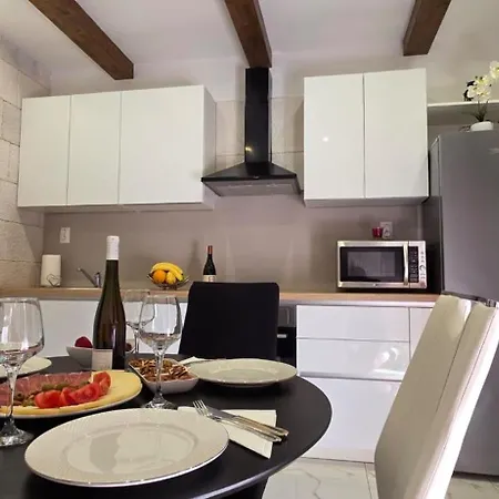 Dinko Apartmán *