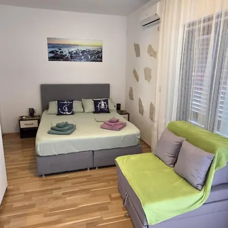 Dinko Apartmán Podstrana